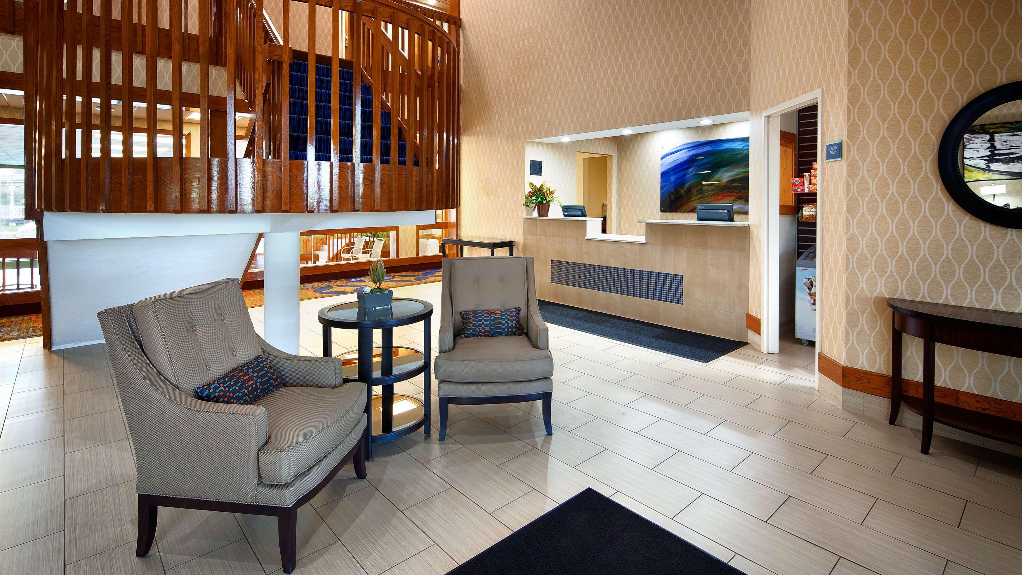 Crossroads Hotel & Event Center Форт-Додж Экстерьер фото
